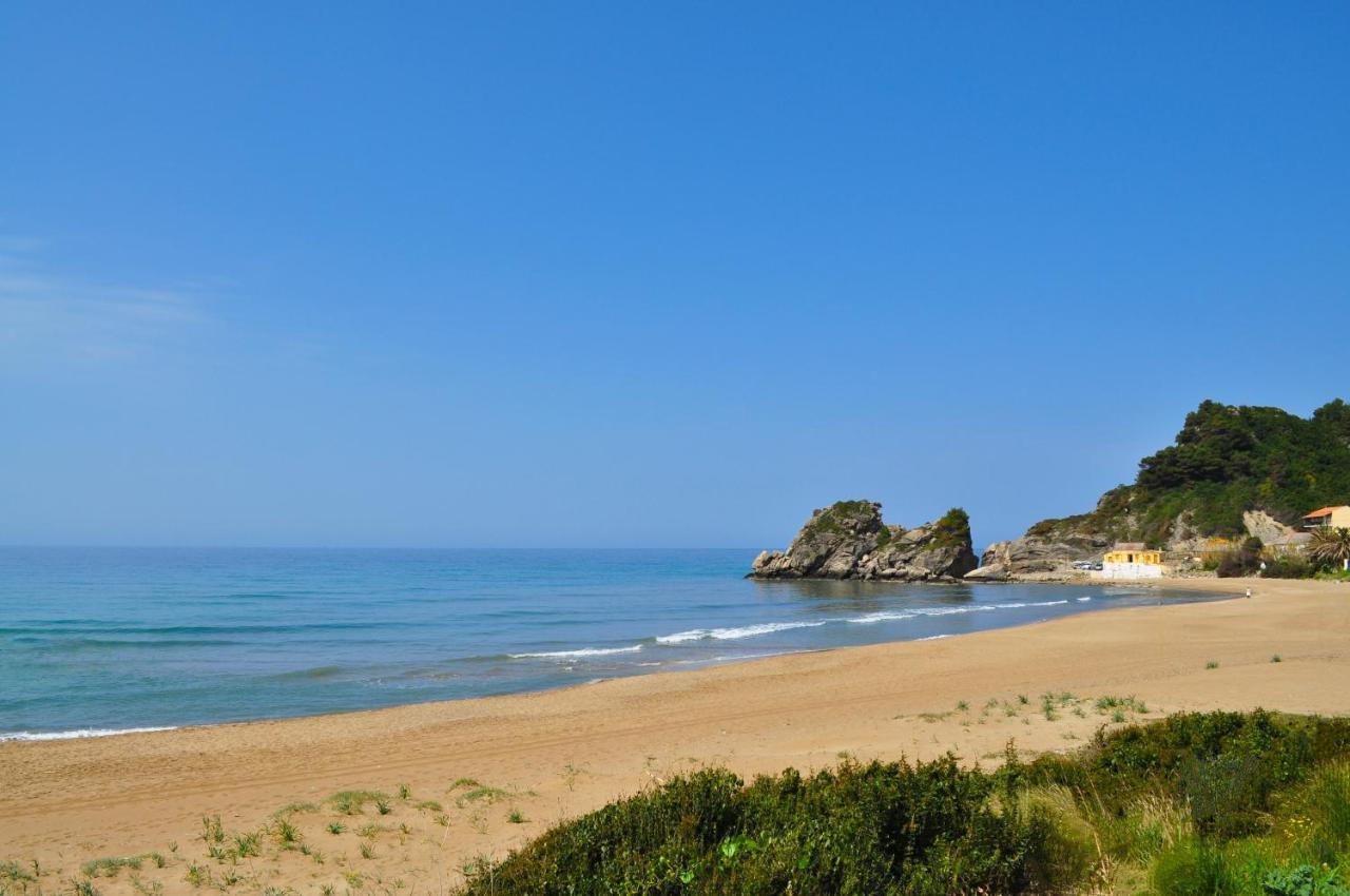 Large Apartment By The Pool - Pelekas Beach, Corfu ภายนอก รูปภาพ