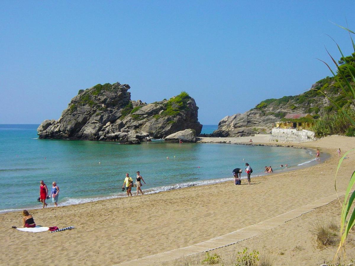 Large Apartment By The Pool - Pelekas Beach, Corfu ภายนอก รูปภาพ