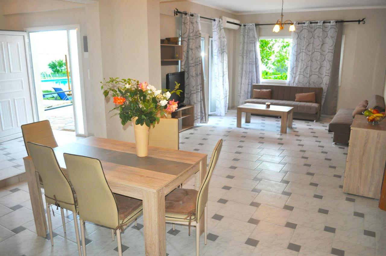 Large Apartment By The Pool - Pelekas Beach, Corfu ภายนอก รูปภาพ